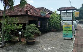 Temple Cafe & Cottages